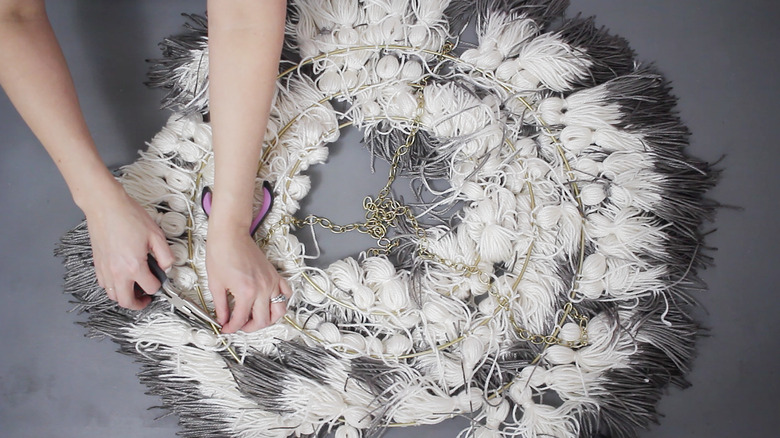 Linking three chains to the largest hoop