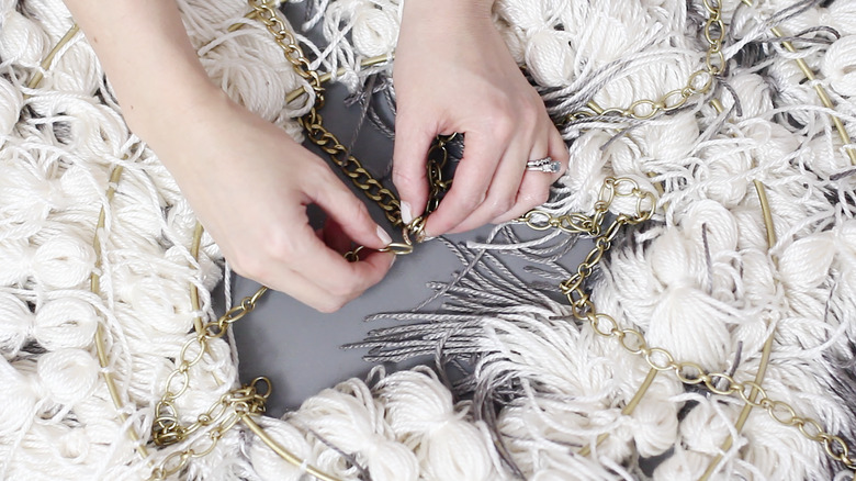 Linking four metal chains together