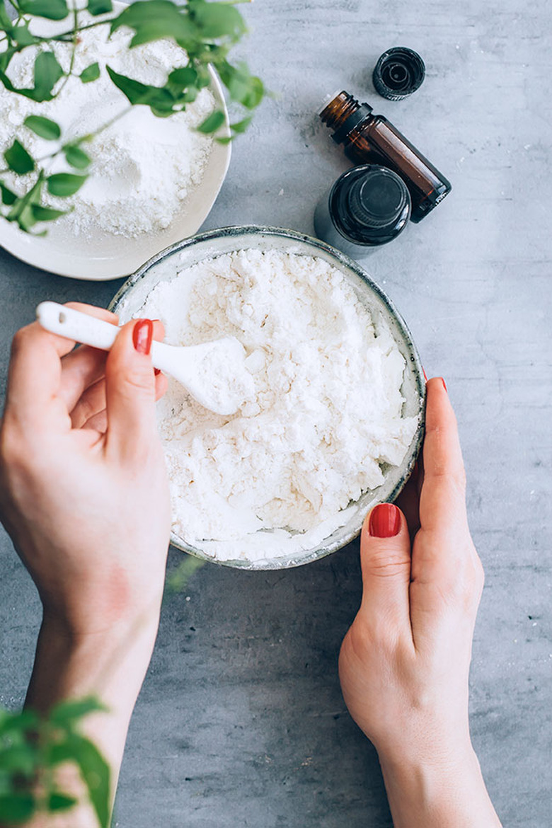 Stir carpet refresher mixture