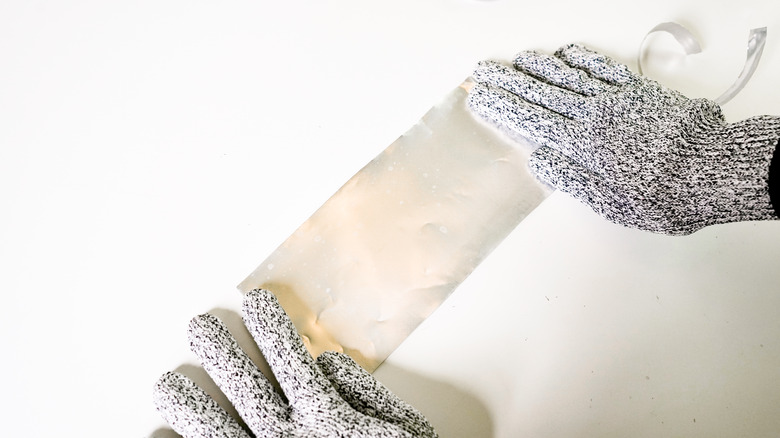 DIY Rosegold Wreath Using Recycled Aluminum Cans