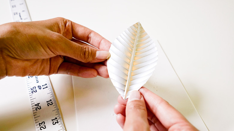 DIY Rosegold Wreath Using Recycled Aluminum Cans