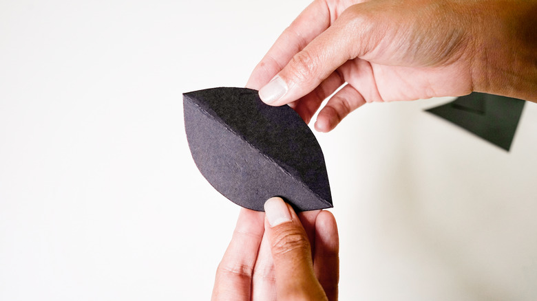 DIY Rosegold Wreath Using Recycled Aluminum Cans