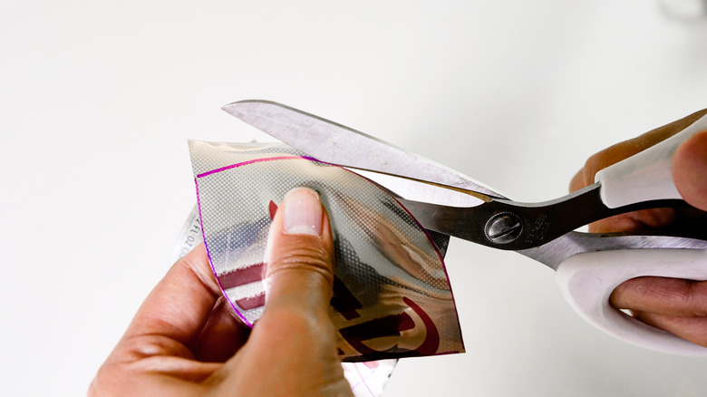 DIY Rosegold Wreath Using Recycled Aluminum Cans