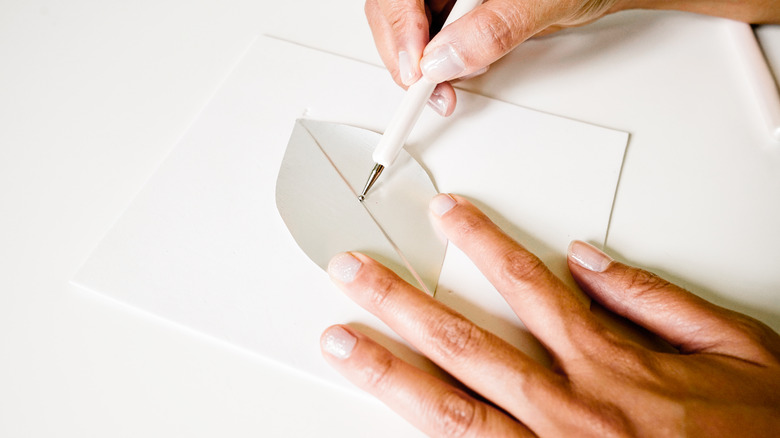 DIY Rosegold Wreath Using Recycled Aluminum Cans