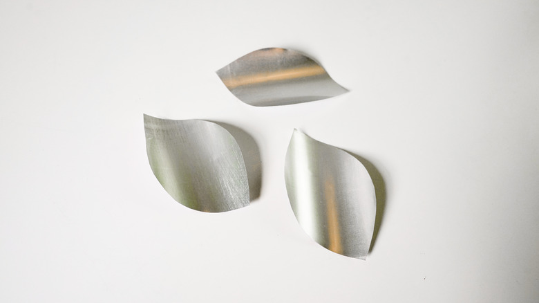 DIY Rosegold Wreath Using Recycled Aluminum Cans