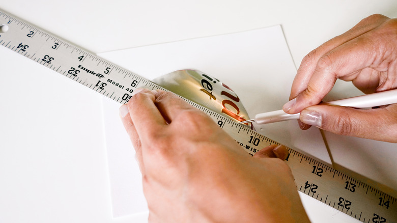 DIY Rosegold Wreath Using Recycled Aluminum Cans