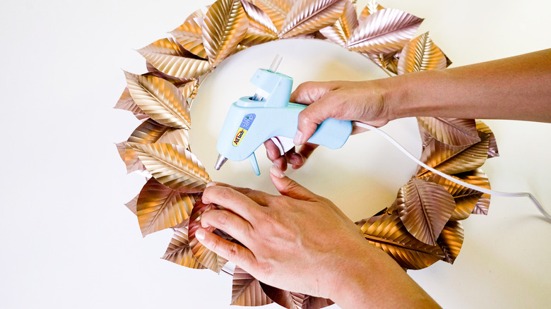 DIY Rosegold Wreath Using Recycled Aluminum Cans