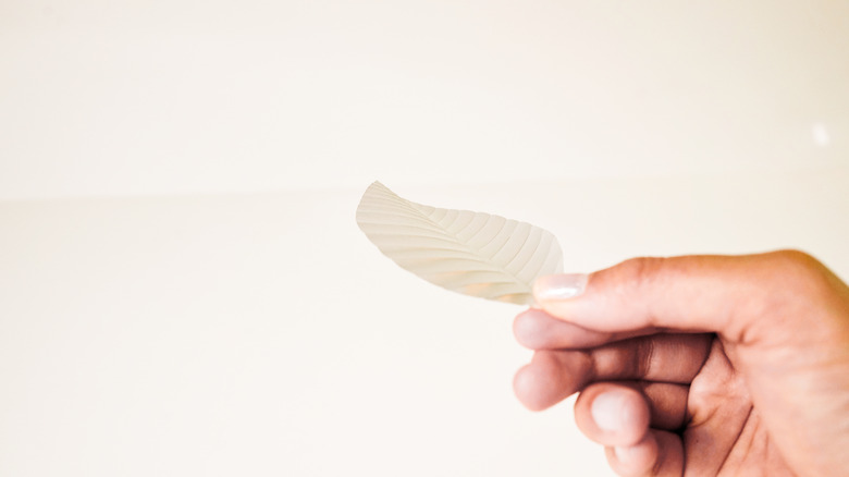 DIY Rosegold Wreath Using Recycled Aluminum Cans