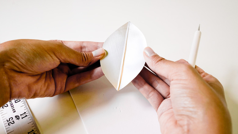 DIY Rosegold Wreath Using Recycled Aluminum Cans