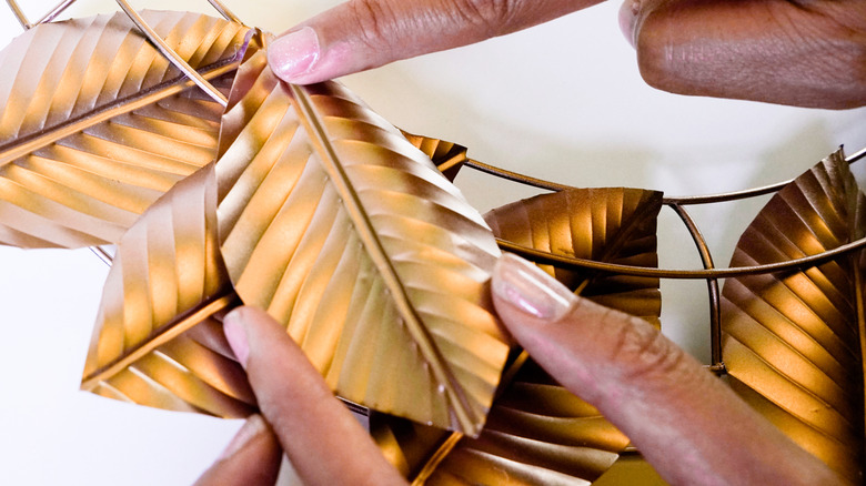 DIY Rosegold Wreath Using Recycled Aluminum Cans