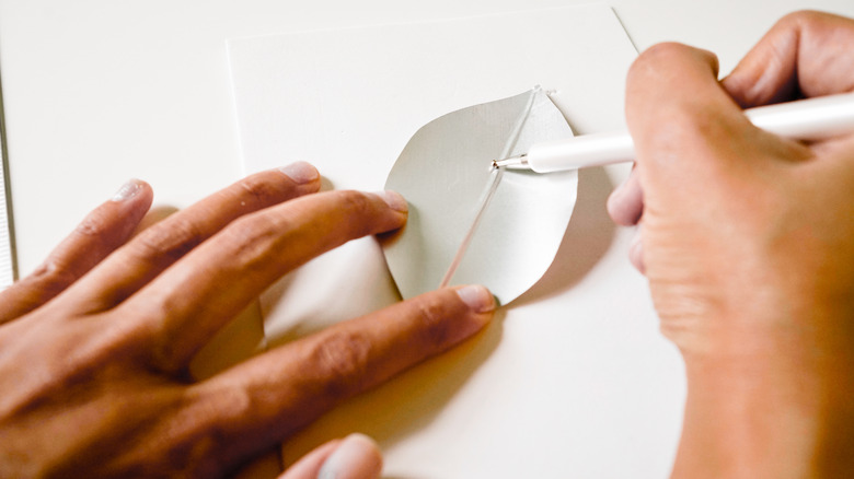 DIY Rosegold Wreath Using Recycled Aluminum Cans