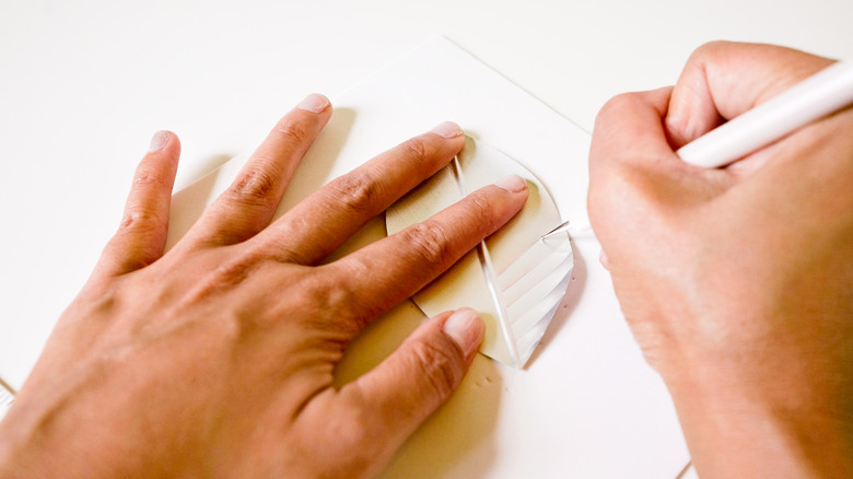 DIY Rosegold Wreath Using Recycled Aluminum Cans