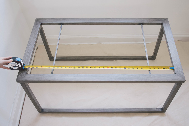 Measuring table dimensions with HART measuring tape