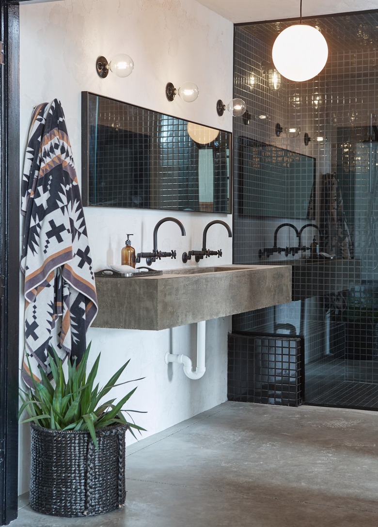 small bathroom lighting idea with wall sconces and pendant