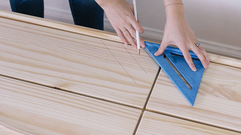 Drawing 45-degree lines on drawer