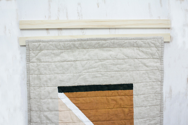 Placing quilt in between two 1x2 boards