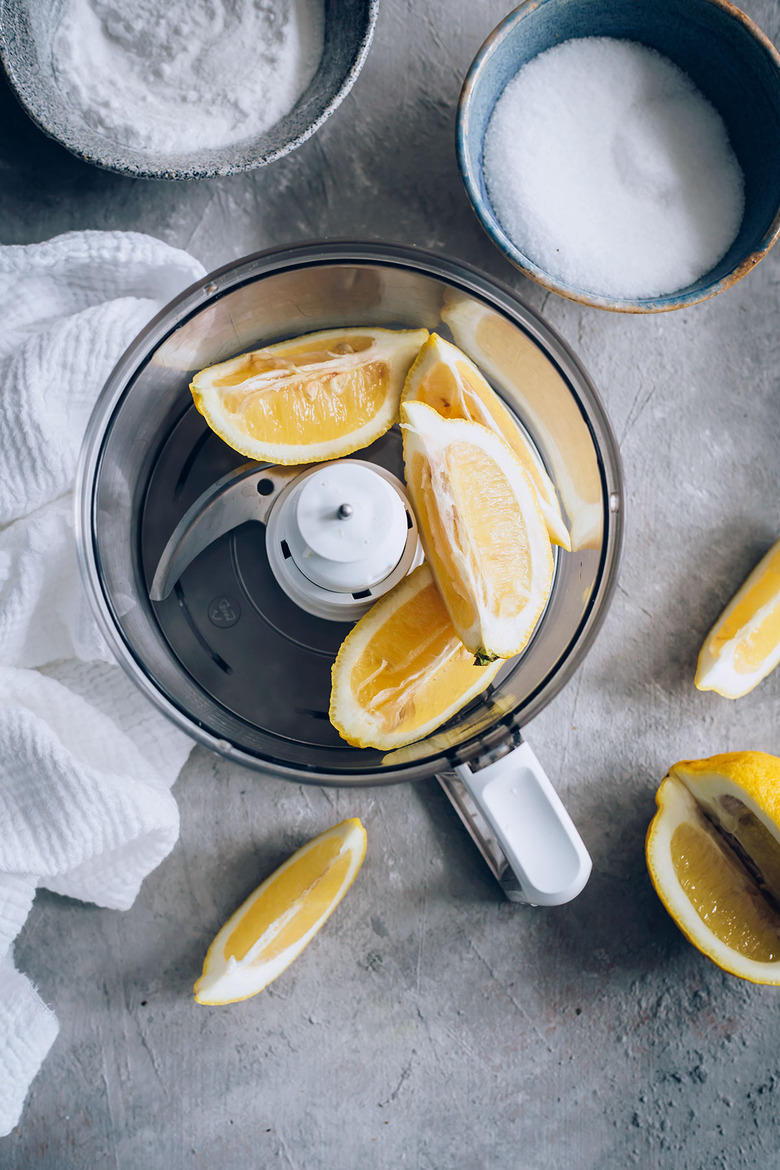 Garbage disposal refreshers with lemon