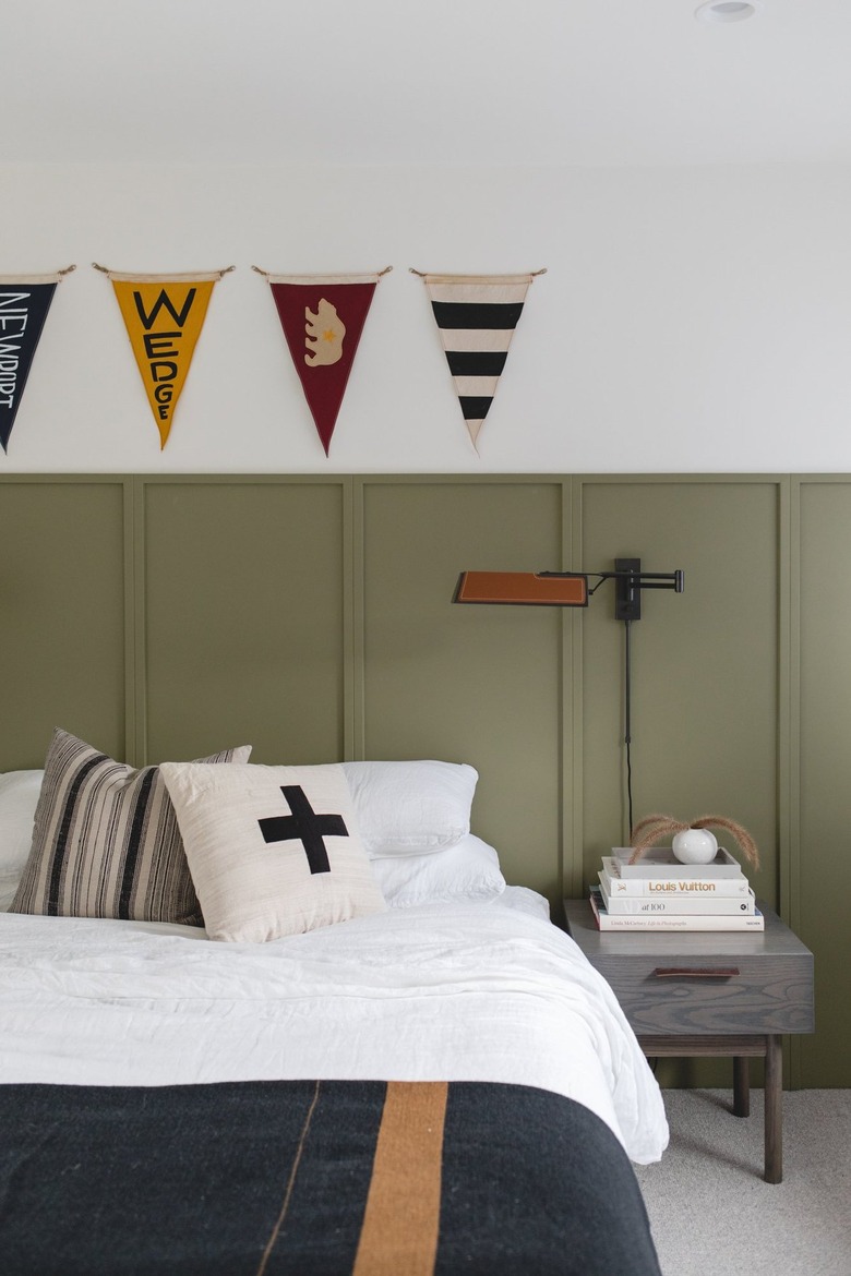 bedroom with khaki and white wall color