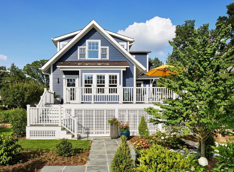 blue and white two-tone exterior color idea