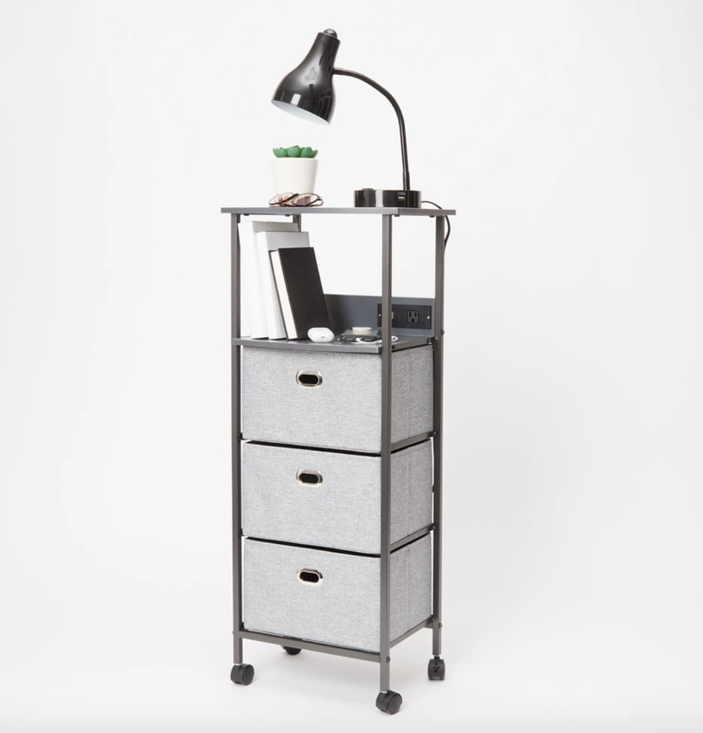 Charging station with wheels