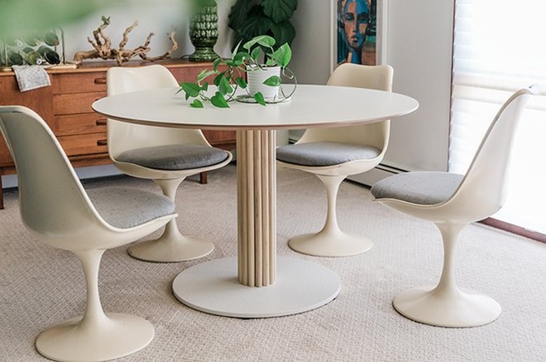 Dowels add texture and design to the IKEA Billsta table