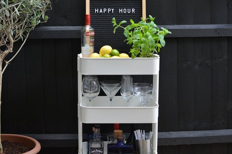 Change the Raskog cart into a swanky outdoor drinks station.