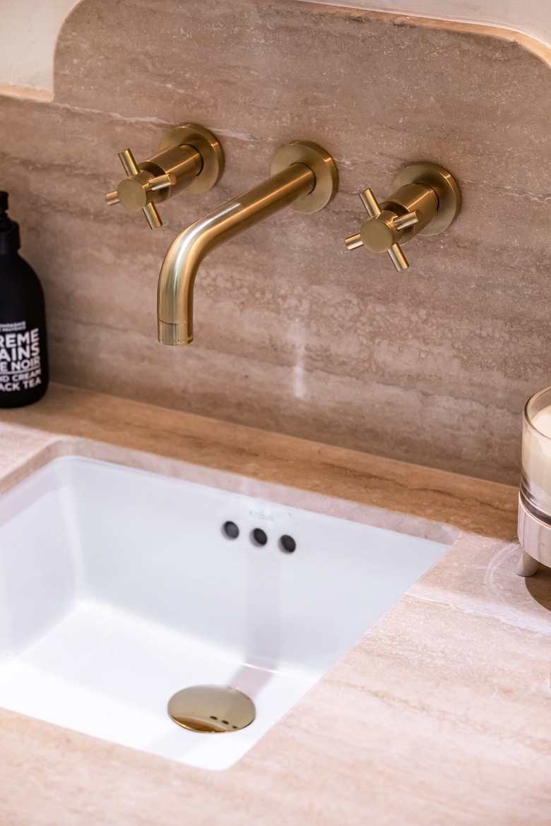 travertine counter with undermount sink and faucet