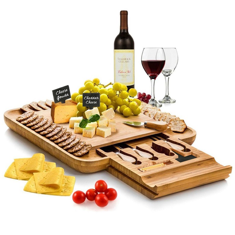 Cheese board and cutlery set