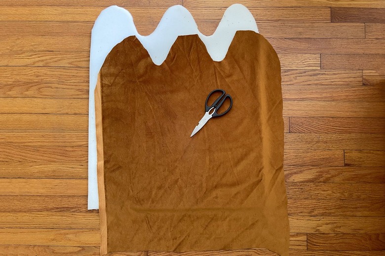 Wavy shape cut out on foam