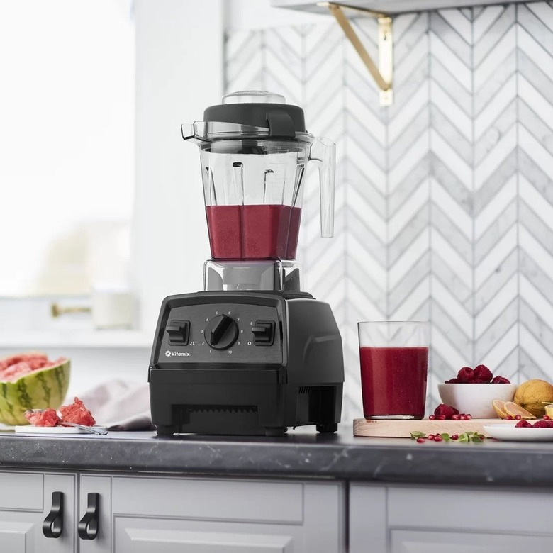 vitamix blender with smoothie