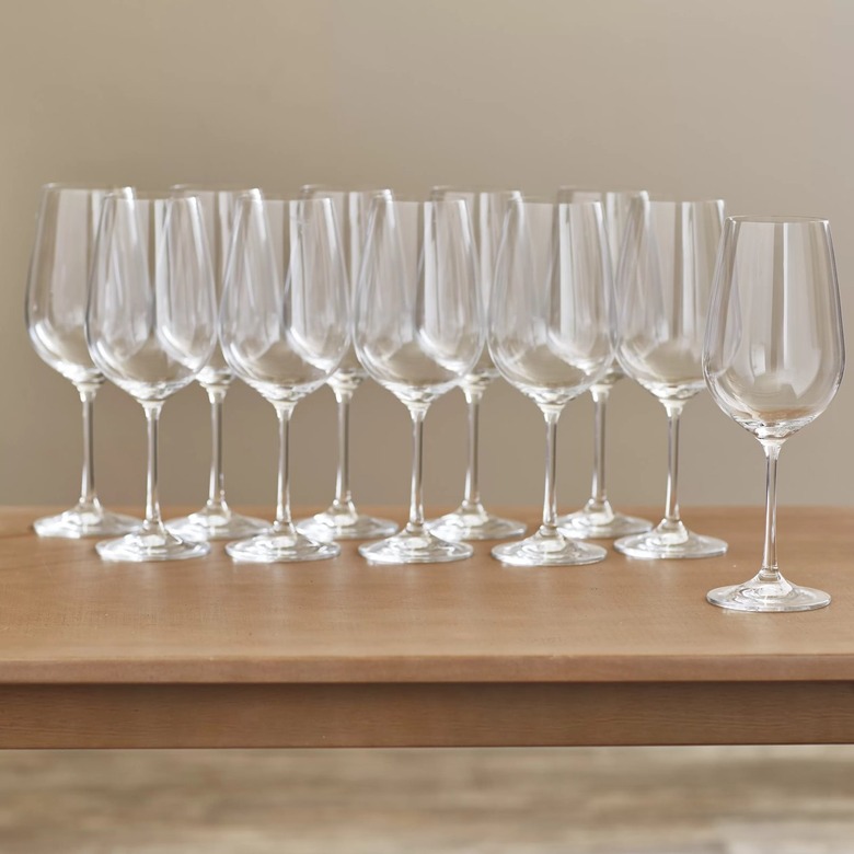 white and red wine glasses