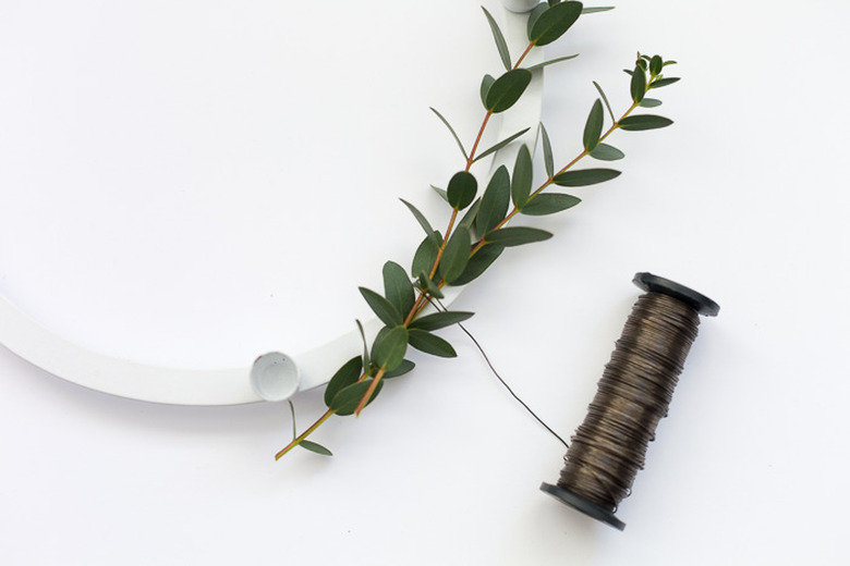 Candle Display Using Real Flowers DIY