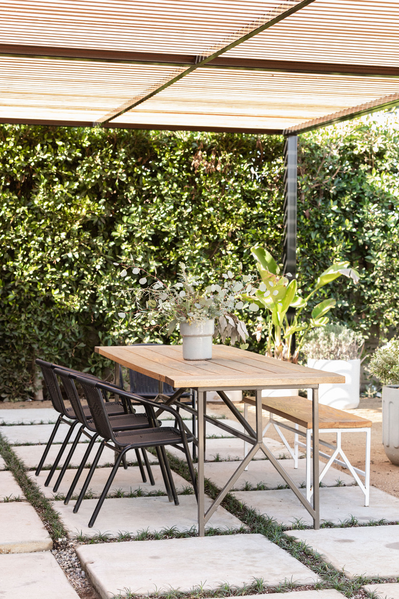 outdoor dining table