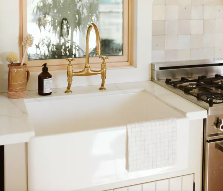 Best kitchen sink materials Farmhouse sink