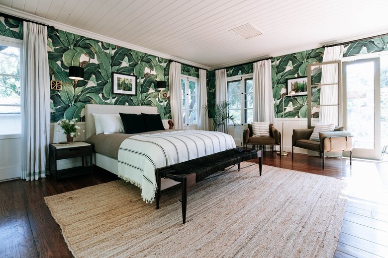 Bedroom with tropical palm wallpaper