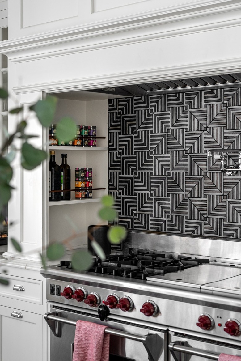 kitchen with black and silver backsplash