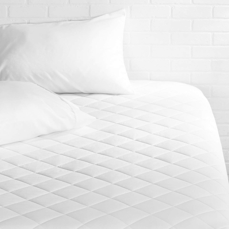 AmazonBasics Hypoallergenic Quilted King Mattress Pad