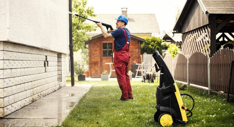 Cleaning with high pressure