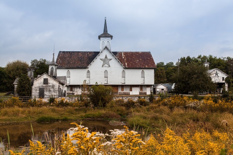 a white house with a barn star in pennsylvania