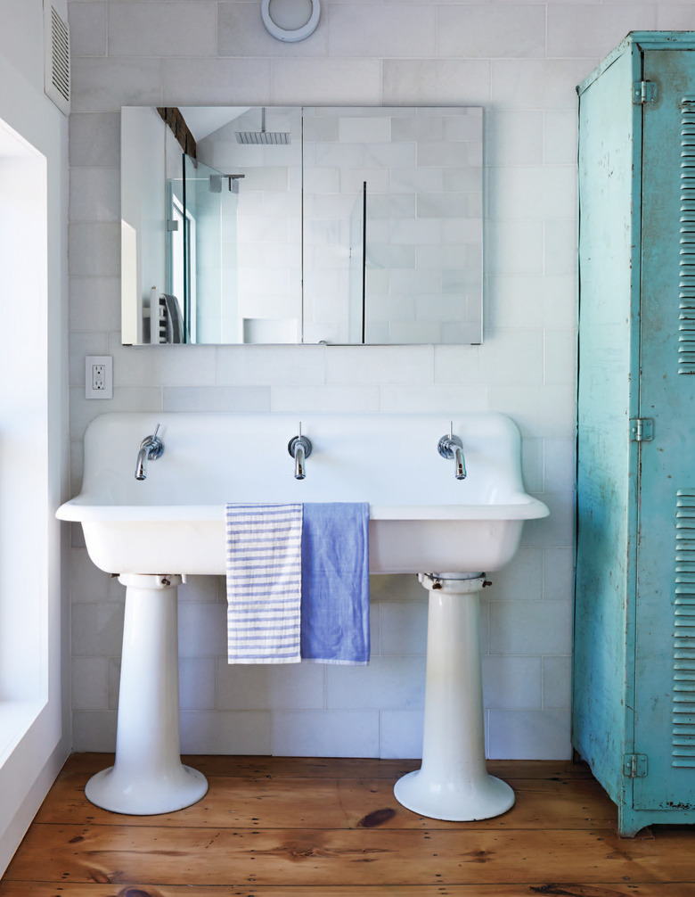 Farmhouse with curved walls