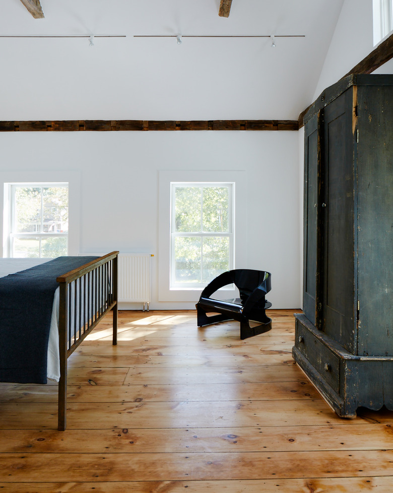 Farmhouse with curved walls