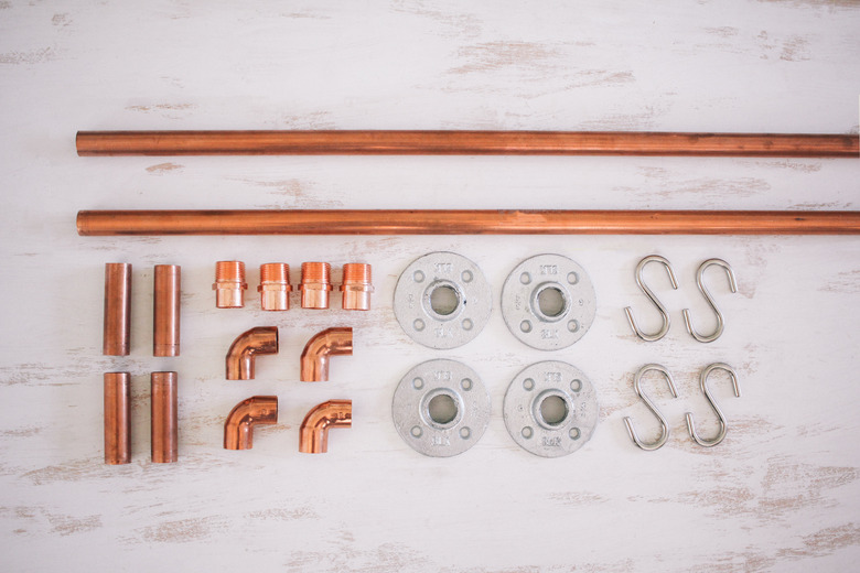Various pipe components for copper rail system