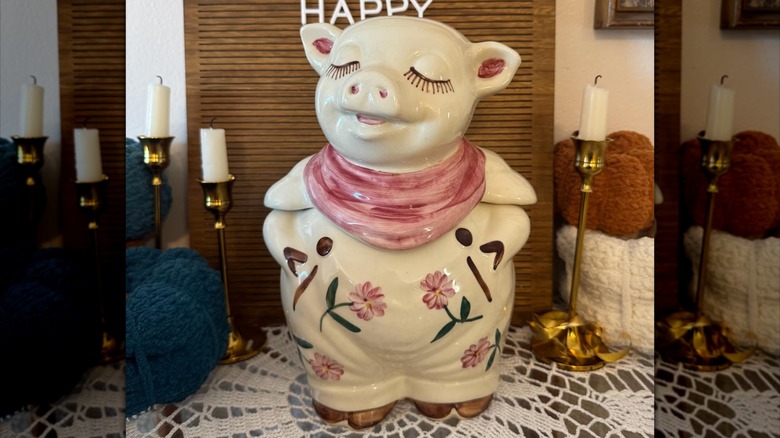 Shawnee Smiley Pig Cookie Jar on decorated side table