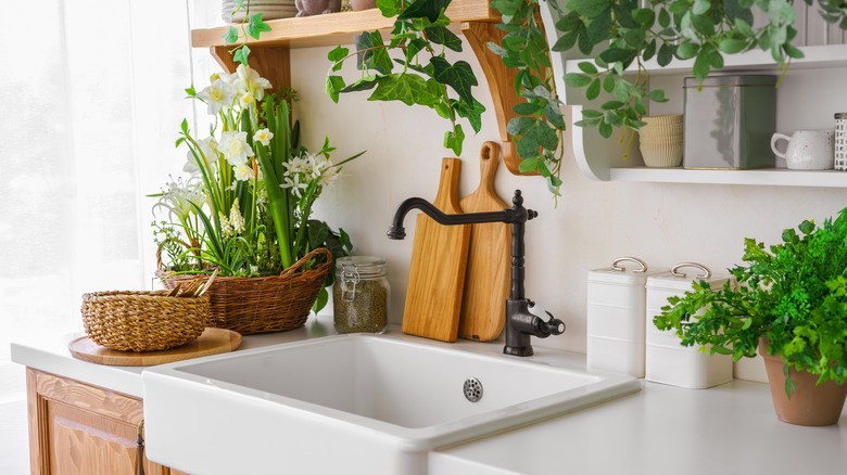 11 Creative Ways To Use Baskets To Organize Your Kitchen Clutter
