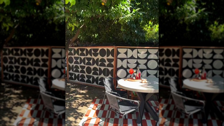 DIY privacy screen made out of outdoor rugs