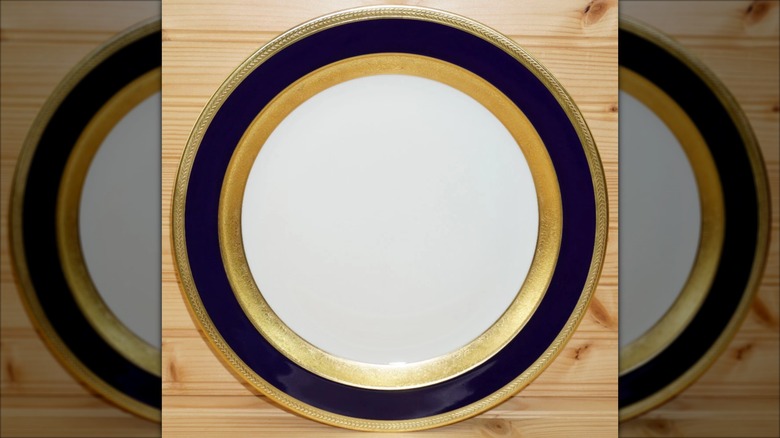 A dinner plate with the Parthenon pattern by Bernardaud