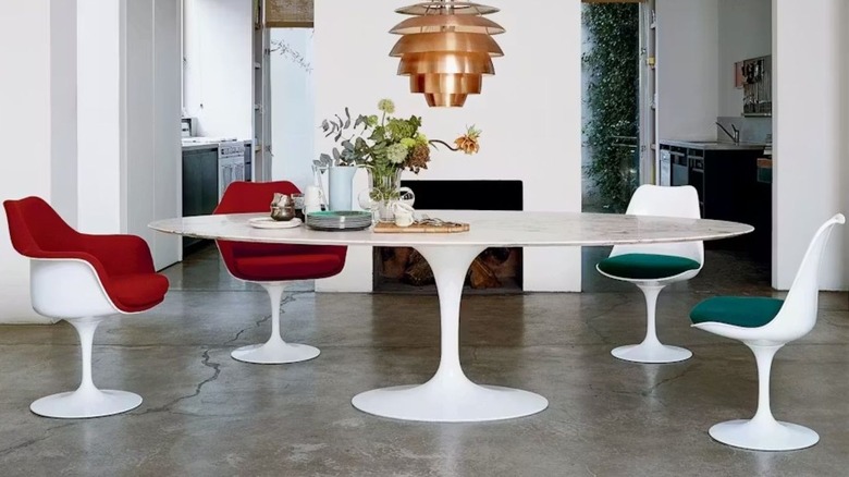 Knoll Tulip table with four matching chairs