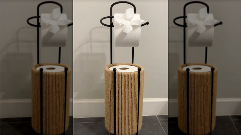 Freestanding toilet roll holder with jute storage section