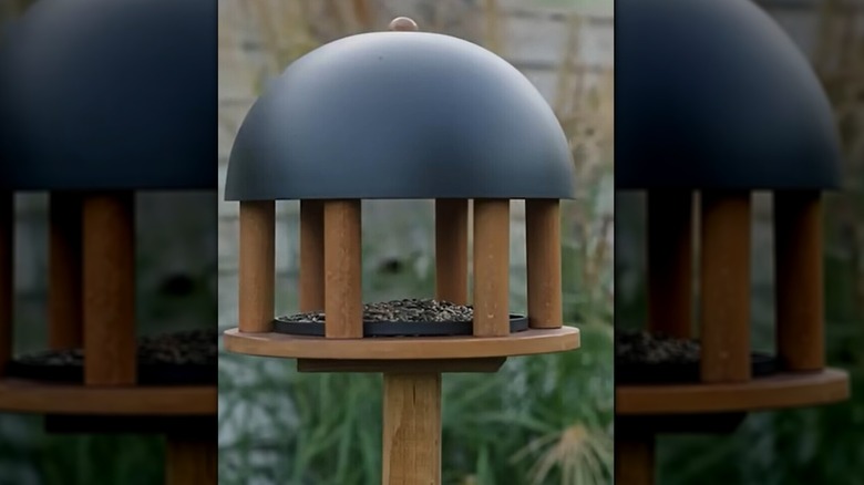 Bird feeder made from an IKEA serving bowl