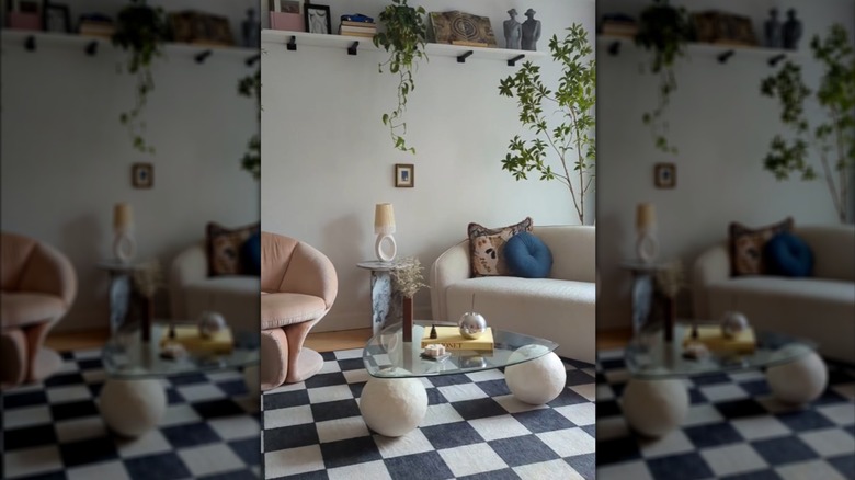 Coffee table with spherical legs made from IKEA serving bowls